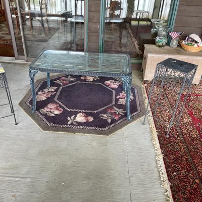Outdoor / Patio Coffee Table and 2 Stools.