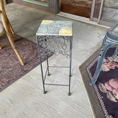 Outdoor / Patio Coffee Table and 2 Stools.