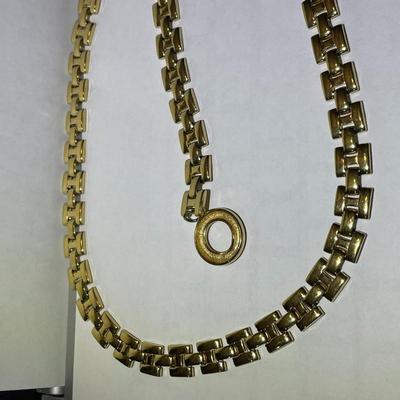 Vintage 30" Gold-tone Color Fashion Necklace w/Toggle Catch in VG Preowned Condition as Pictured.