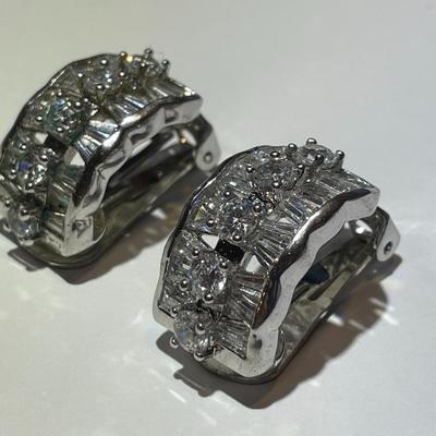 Vintage Nolan Miller Exquisite White Metal Crystal/CZ Clip-on Fashion Earrings in VG Preowned Condition.