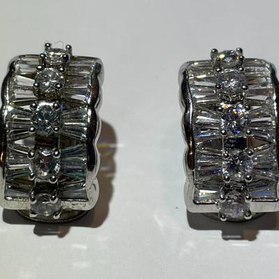Vintage Nolan Miller Exquisite White Metal Crystal/CZ Clip-on Fashion Earrings in VG Preowned Condition.