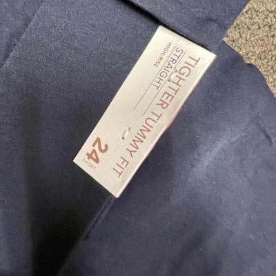 Women's Plus Sized Clothing Lot - 2 blouses, 2 cardigans, 1 pant size 22/24