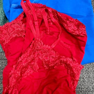 Plus-sized Women's Clothing Lot - Short waisted Cardigan and 4 Tank Tops