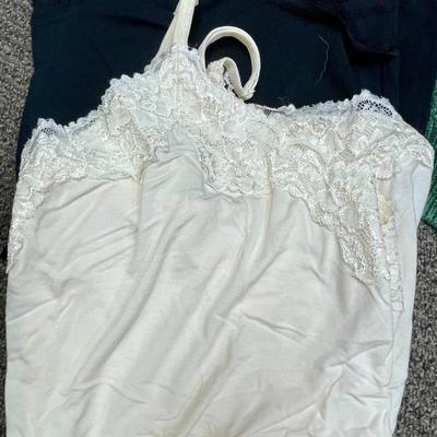 Plus-sized Women's Clothing Lot - Short waisted Cardigan and 4 Tank Tops