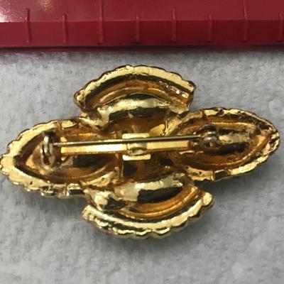 Vtg Iridescent Rhinestone Gold Tone Pin Brooch