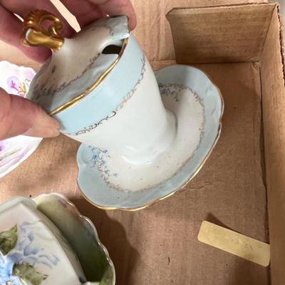 Lot of painted porcelain