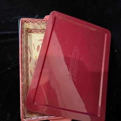 TEMP-TATIONS CASSEROLE DISH W/LID AND GLASS CUTTING BOARD