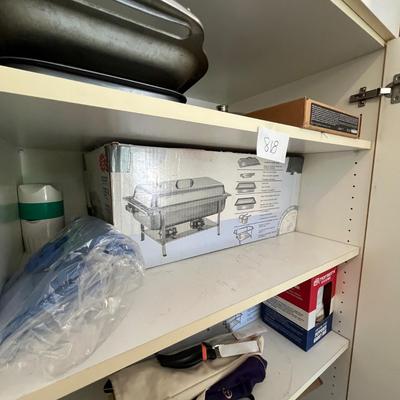 Assortment of kitchen items