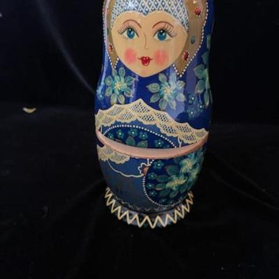 WOODEN HAND PAINTED NESTING DOLLS