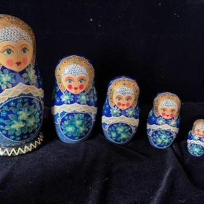 WOODEN HAND PAINTED NESTING DOLLS