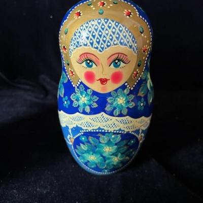 WOODEN HAND PAINTED NESTING DOLLS