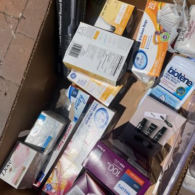 Box of assorted items