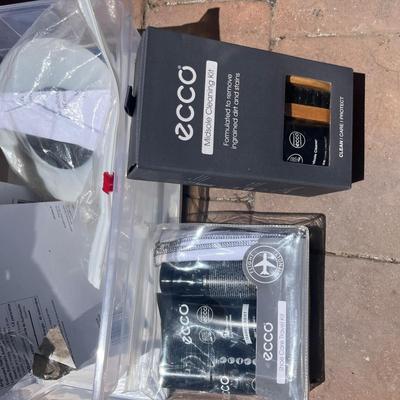 Box of assorted items