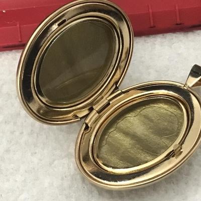 Vintage Classical Styling 14K Gold Filled Oval Etched 2 Tone Locket