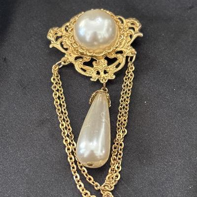 Gold tone Centerpiece Brooch Pin with Large Round Pearl & Long Pearl Dangle