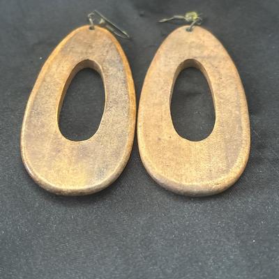 Wooden oval earrings