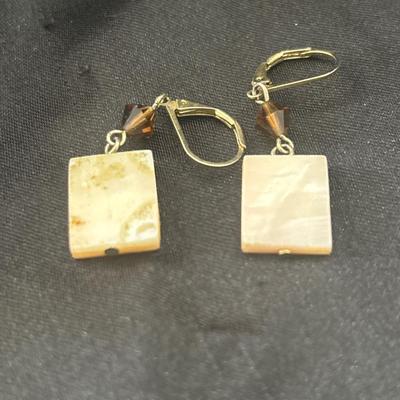 Gold tone vintage square earrings