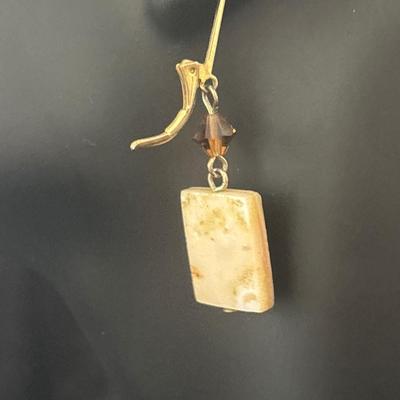 Gold tone vintage square earrings