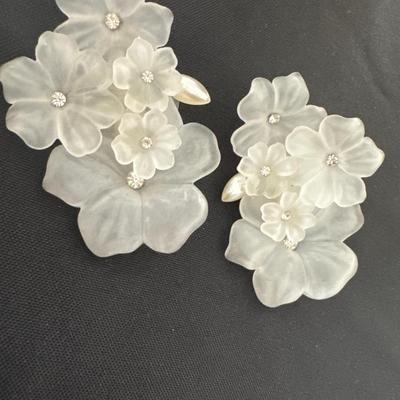 Large vintage Lucite flower Clip on earrings