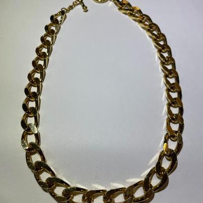 Vintage Solid Heavy 18" Gold-tone Fashion Link Necklace 1/2" Wide w/Toggle Clasp in VG Preowned Condition.