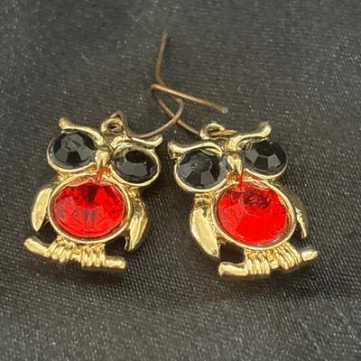 Gold tone owl with red gem earrings