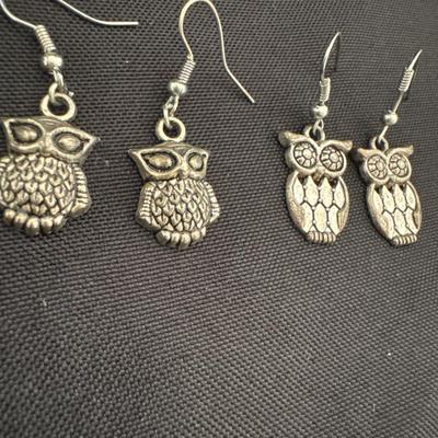 Silver toned owl Earrings