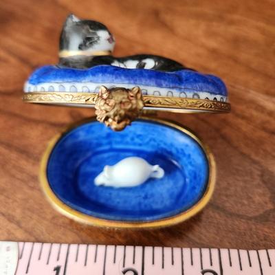 Limoges France Claire Louguet Peint Main Cat w Mouse inside Trinket Box Holder