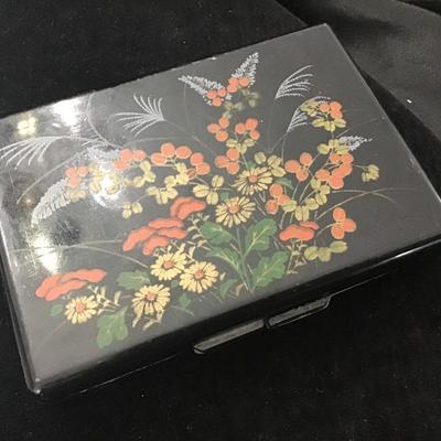 Vintage Black Lacquer Jewelry Box Dresser Box Flowers i Felt Lin. Small