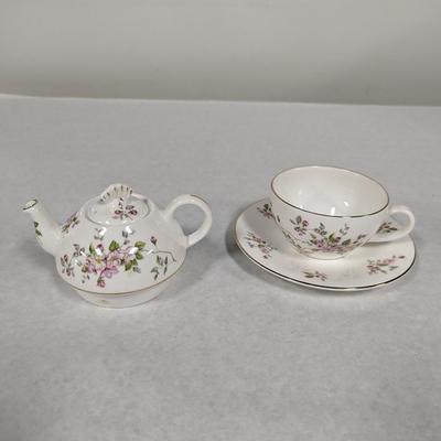 Fine Bone China Royal Patrician Teapot Cup & Saucer