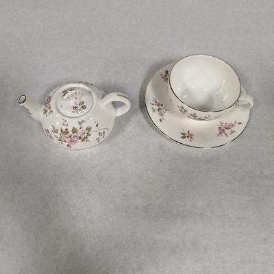 Fine Bone China Royal Patrician Teapot Cup & Saucer