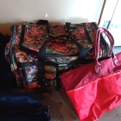 DUFFLE BAGS AND TOTE