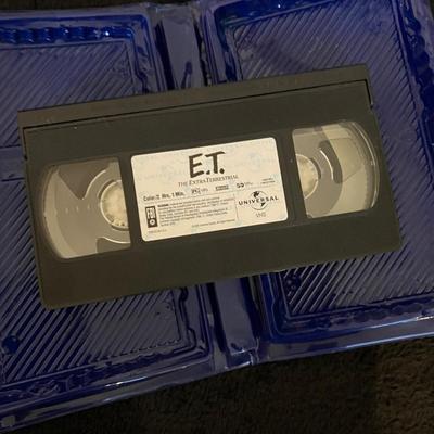E.T. Extra Terrestrial VHS 60354 Movie