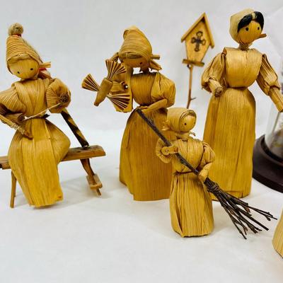 Vintage Handmade Corn Husk Dolls Czechoslovakian Folk Art 9+ pcs