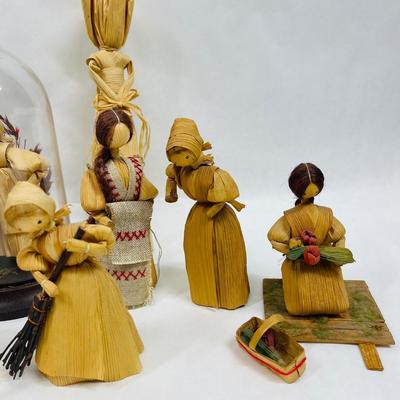 Vintage Handmade Corn Husk Dolls Czechoslovakian Folk Art 9+ pcs