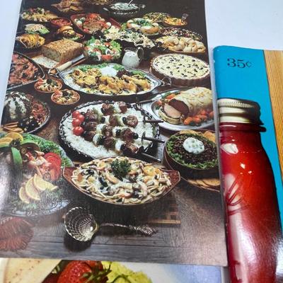 Lot of Vintage Recipe Pamplets & Booklets