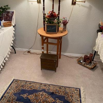 Lot 19: Home Decor & More