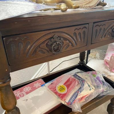 Lot 21: Beautiful Table, Linens and More