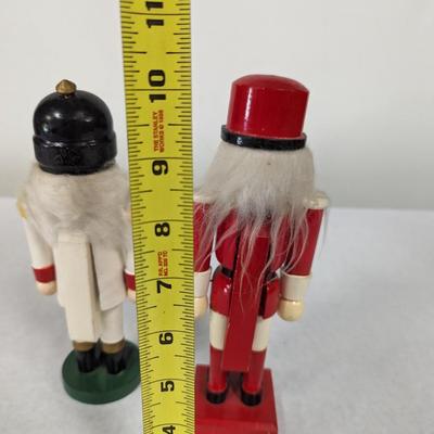 Pair Of Soldier Nutcrackers