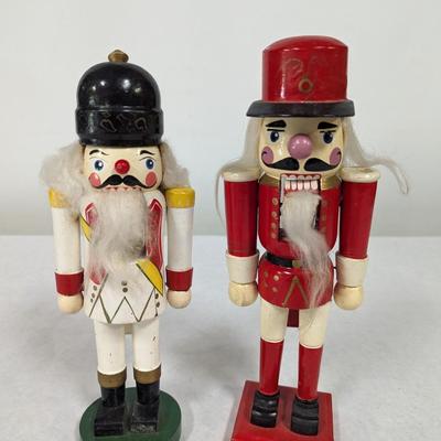 Pair Of Soldier Nutcrackers
