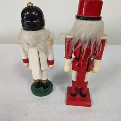 Pair Of Soldier Nutcrackers