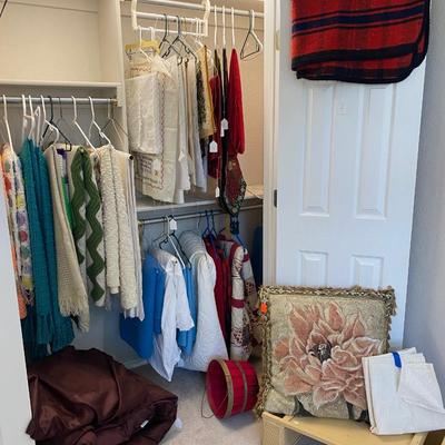 Lot 22: Linens