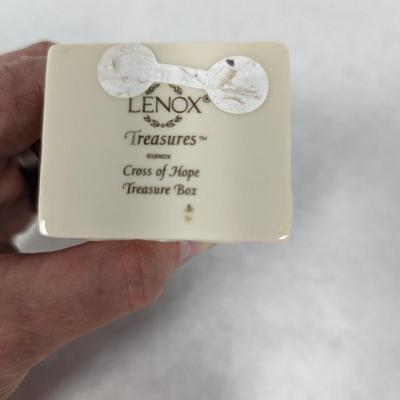 Vintage Lenox Treasures Porcelain Box