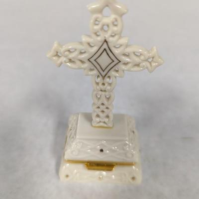 Vintage Lenox Treasures Porcelain Box