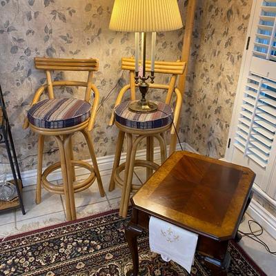 Lot 24: Rug & Home Decor