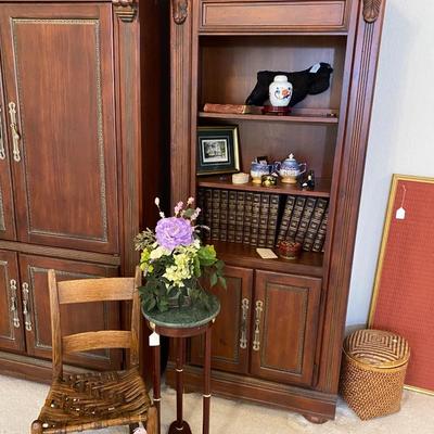 Lot 25: Entertainment Center & Shelves