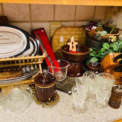 Lot 29: Pantry & More Kitchen Items