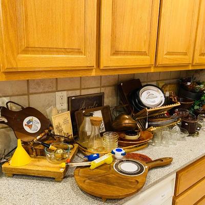 Lot 29: Pantry & More Kitchen Items