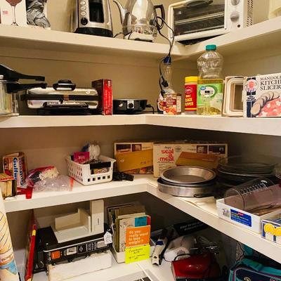 Lot 29: Pantry & More Kitchen Items