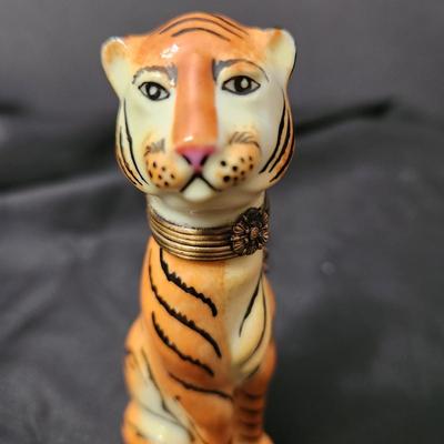 Limoges France Peint Main Porcelain Tiger Trinket box