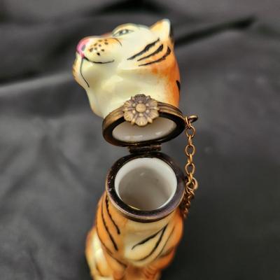 Limoges France Peint Main Porcelain Tiger Trinket box